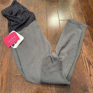 NWT Ingrid & Isabel Black and Gray Maternity Leggings